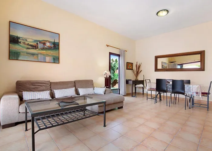 La Palmera De * La Oliva